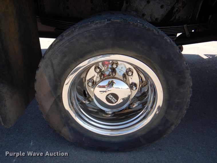 image for item DS5631 2007 GMC C5500 flatbed truck