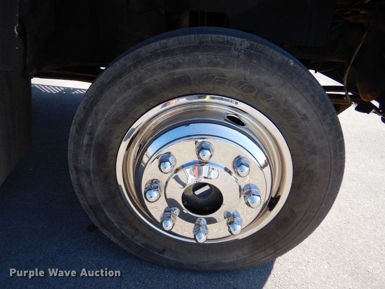 image for item DS5631 2007 GMC C5500 flatbed truck