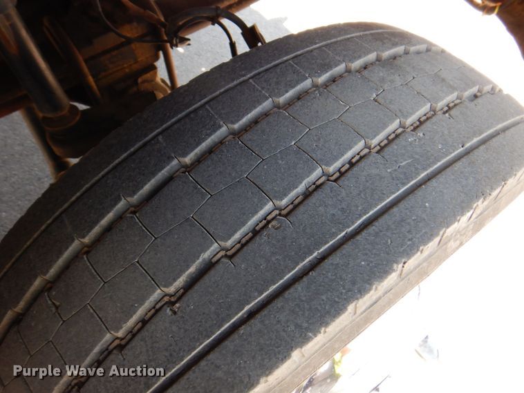 image for item DS5631 2007 GMC C5500 flatbed truck