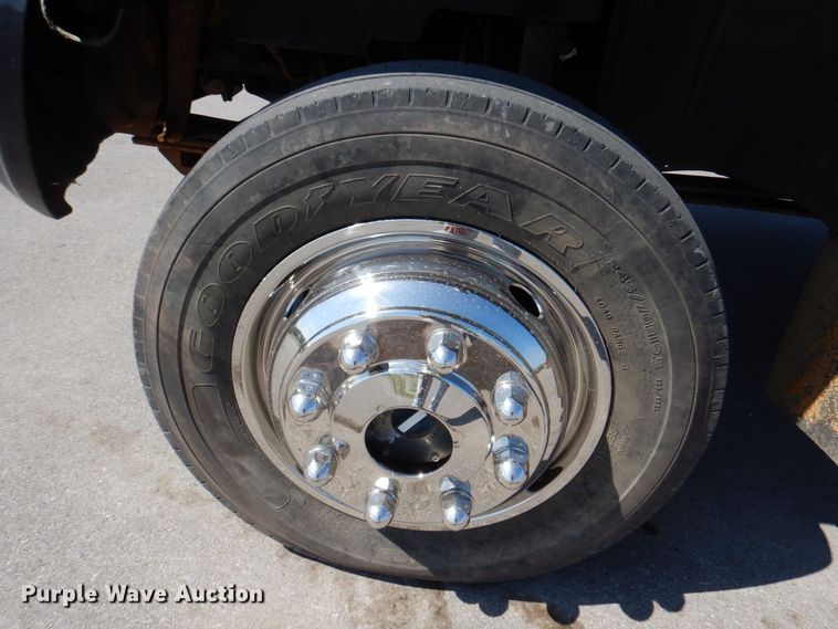 image for item DS5631 2007 GMC C5500 flatbed truck