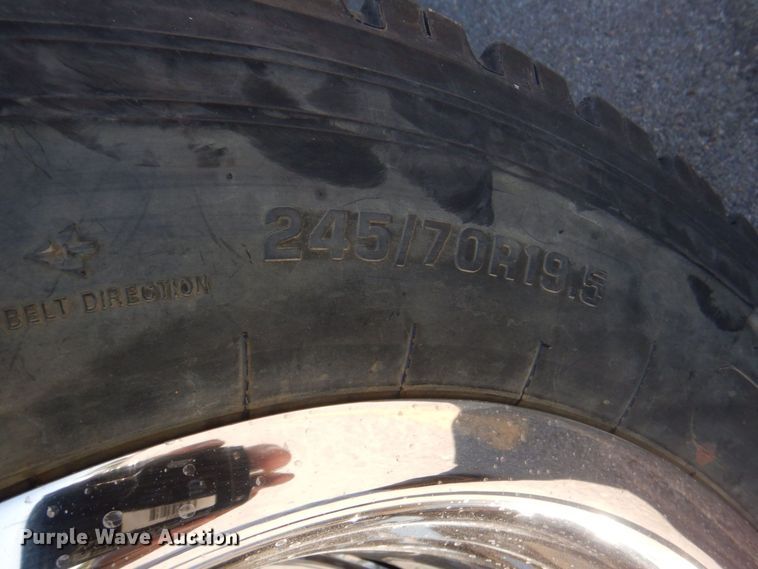 image for item DS5631 2007 GMC C5500 flatbed truck