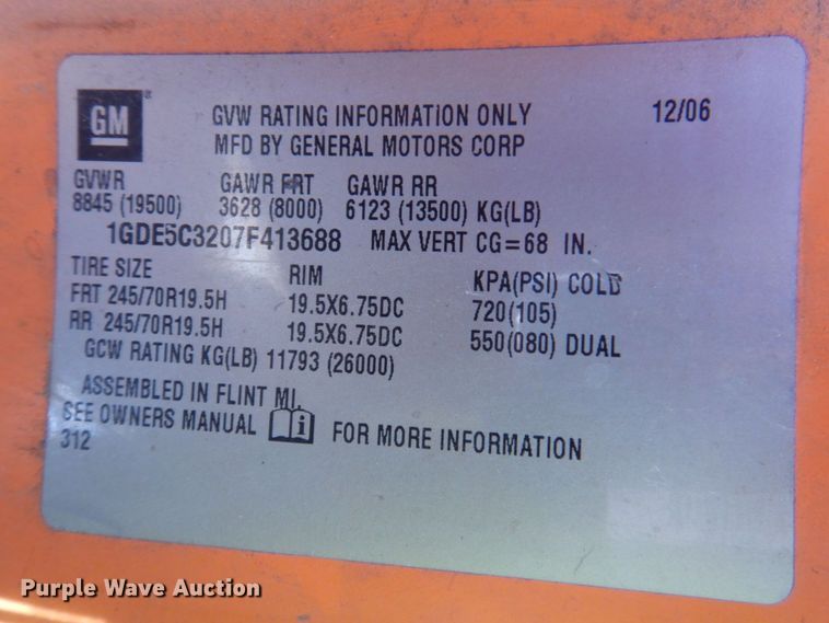 image for item DS5631 2007 GMC C5500 flatbed truck