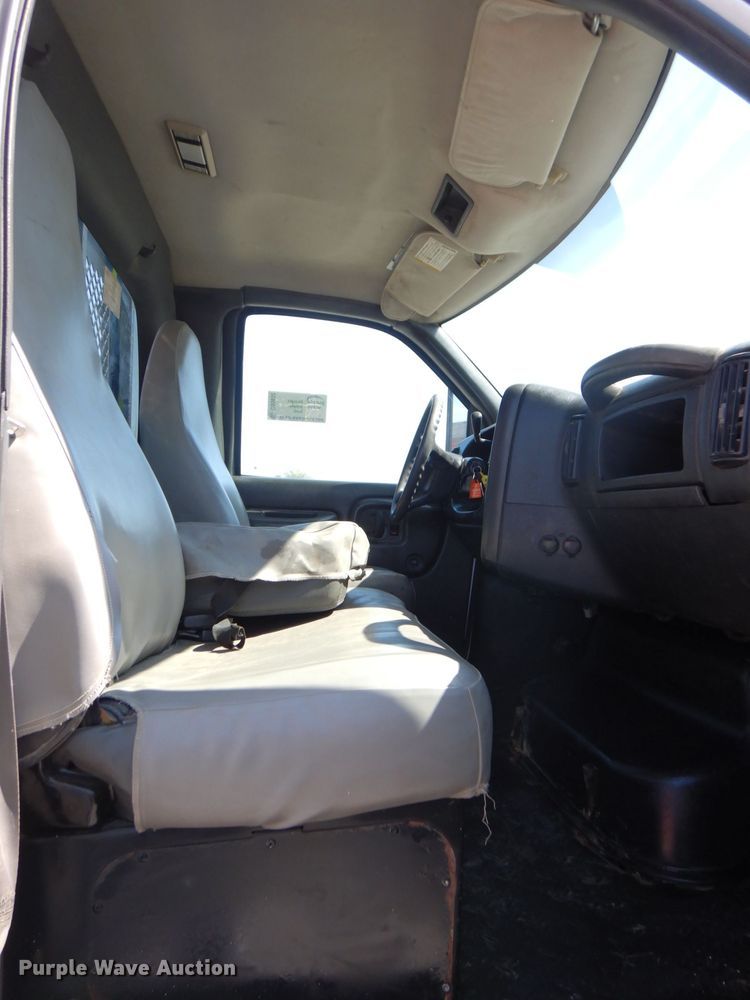 image for item DS5632 2009 Chevrolet  C5500 dump flatbed truck