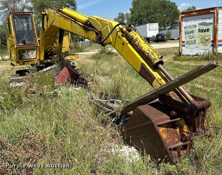 image for item HN9978 Cabot Earthripper 5000  excavator