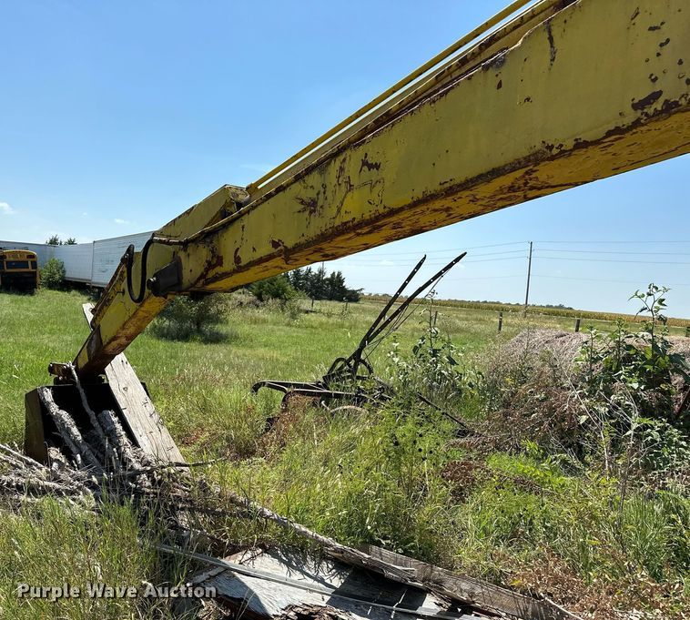 image for item HN9978 Cabot Earthripper 5000  excavator