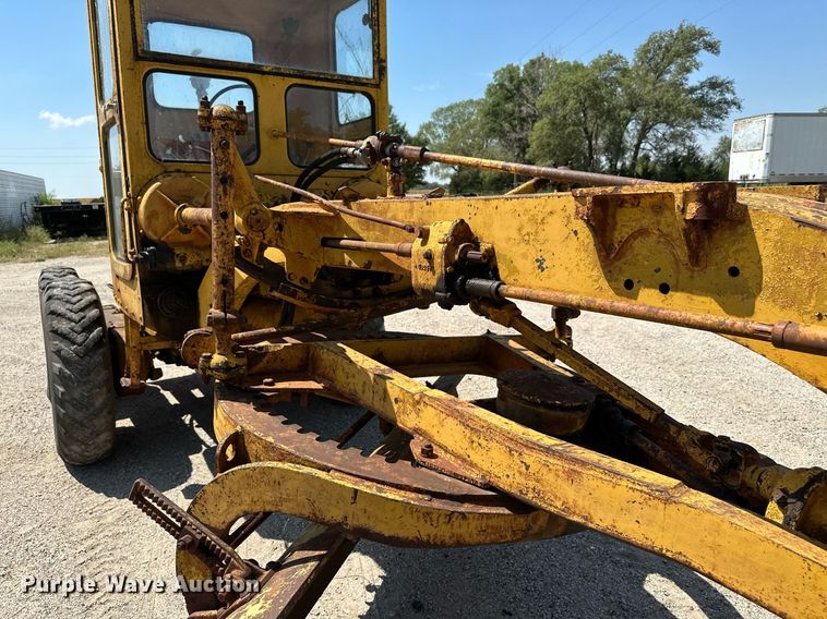 image for item HN9979 1951 Caterpillar 212  rigid frame motor grader