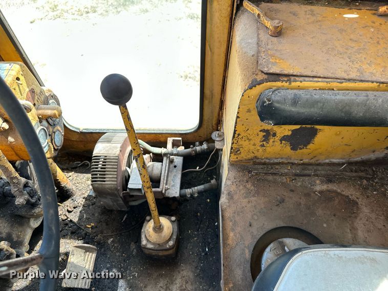 image for item HN9979 1951 Caterpillar 212  rigid frame motor grader