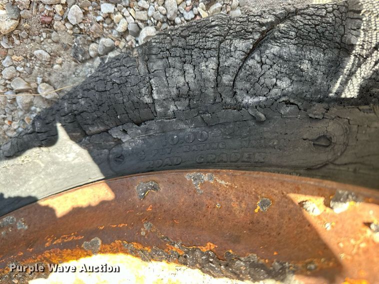 image for item HN9979 1951 Caterpillar 212  rigid frame motor grader