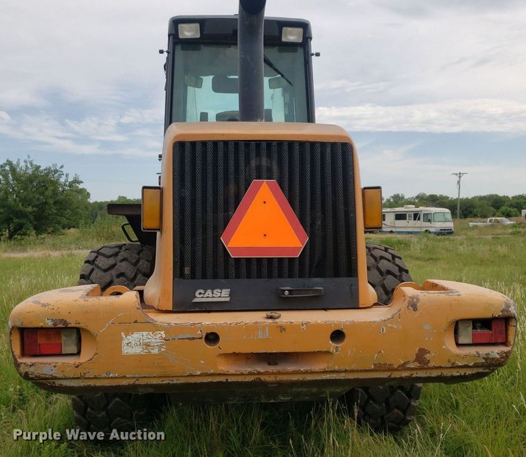 image for item IP9427 2002 Case 621D  wheel loader