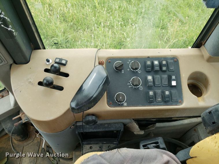 image for item IP9427 2002 Case 621D  wheel loader