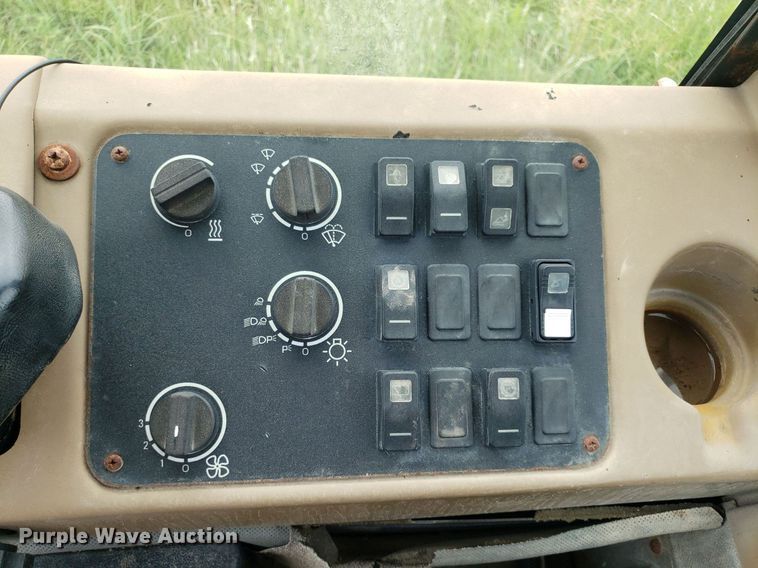 image for item IP9427 2002 Case 621D  wheel loader