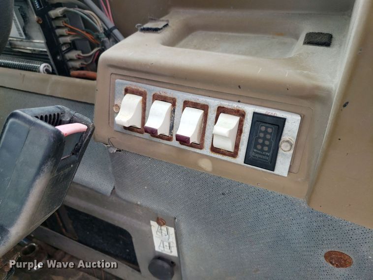 image for item IP9427 2002 Case 621D  wheel loader