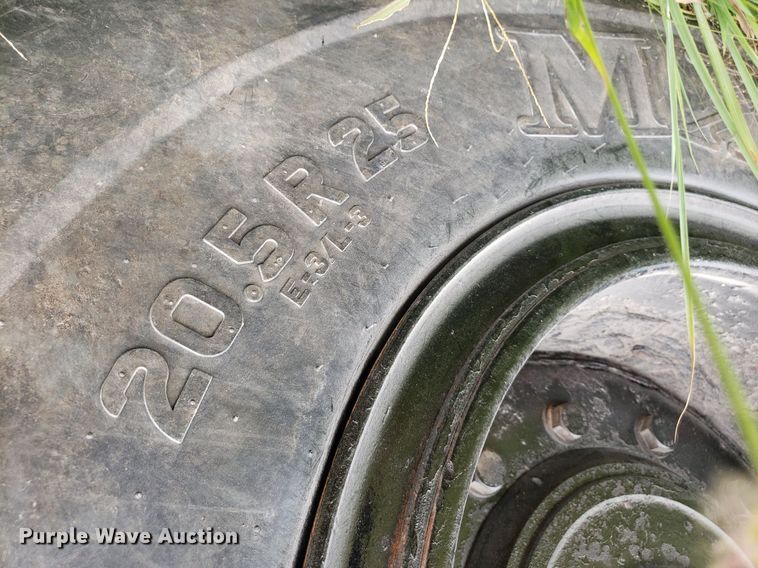 image for item IP9427 2002 Case 621D  wheel loader