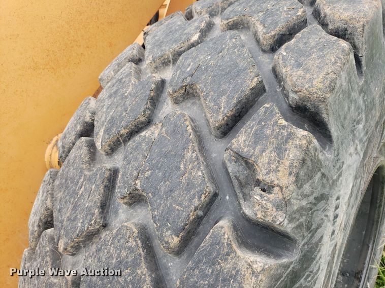 image for item IP9427 2002 Case 621D  wheel loader