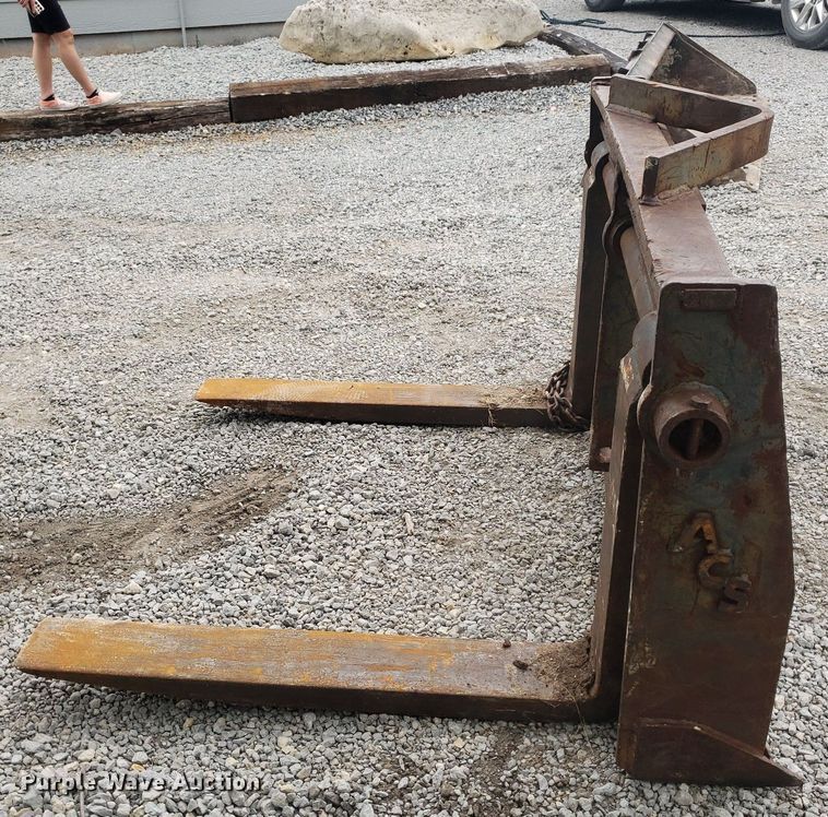 image for item IP9435 Wheel loader forks