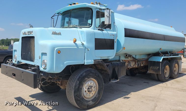 image for item IQ9766 1974 Mack  water truck