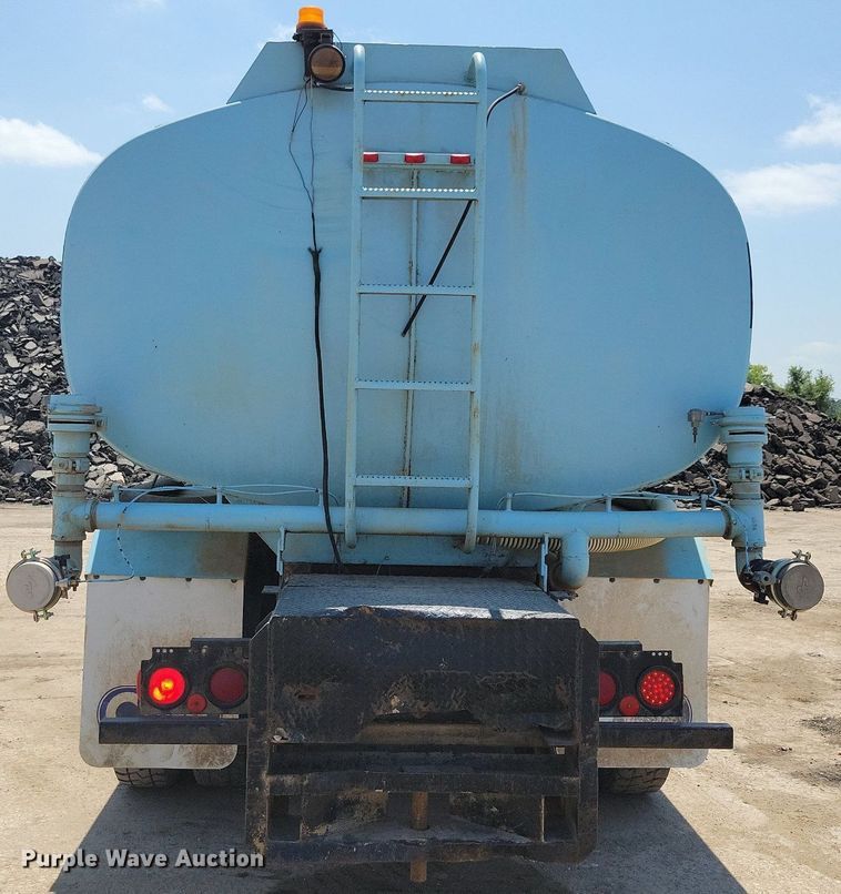 image for item IQ9766 1974 Mack  water truck