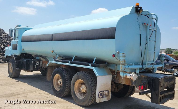 image for item IQ9766 1974 Mack  water truck