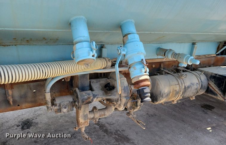 image for item IQ9766 1974 Mack  water truck