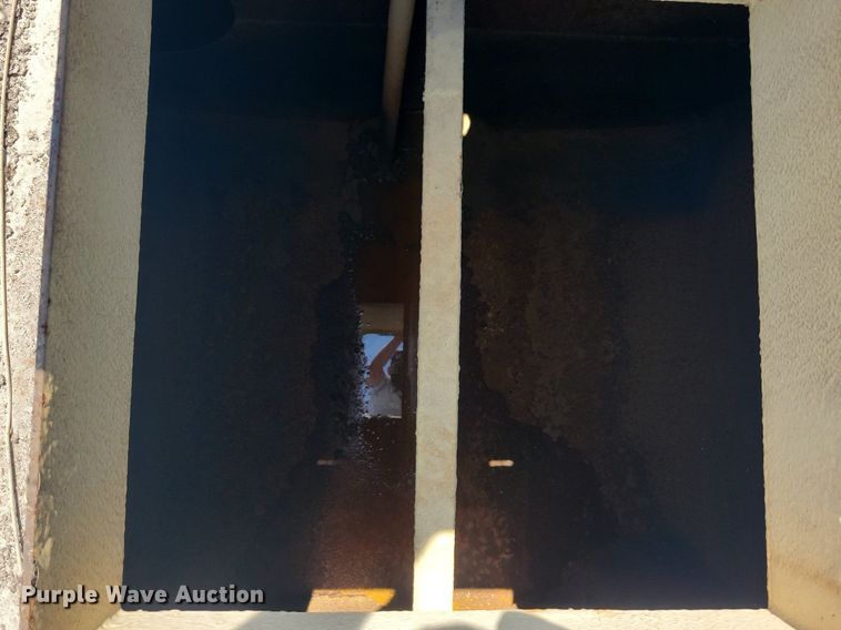 image for item IQ9766 1974 Mack  water truck