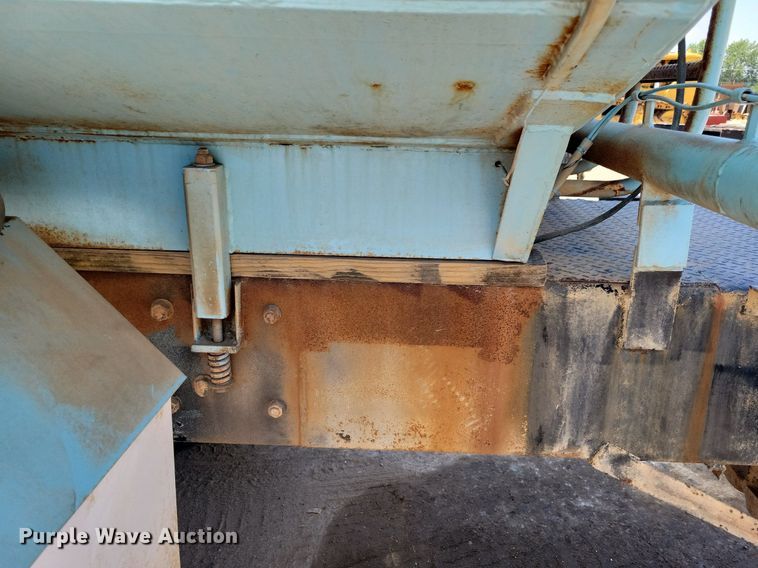 image for item IQ9766 1974 Mack  water truck