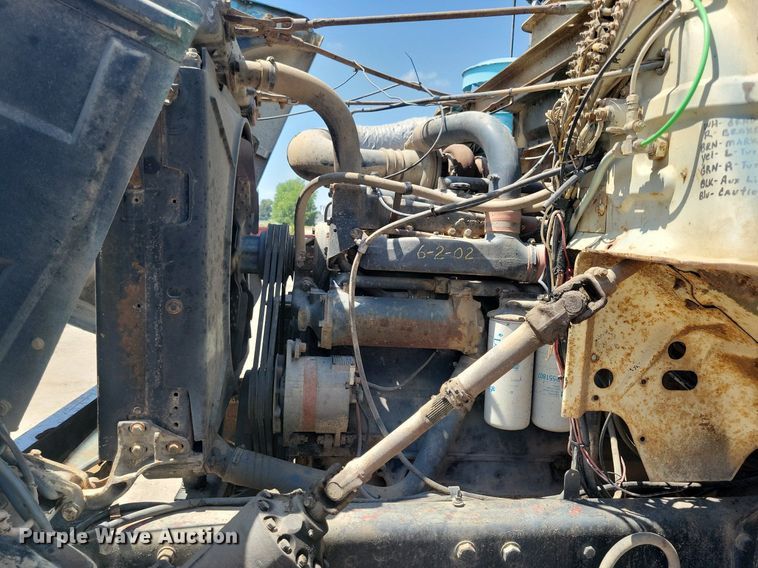 image for item IQ9766 1974 Mack  water truck