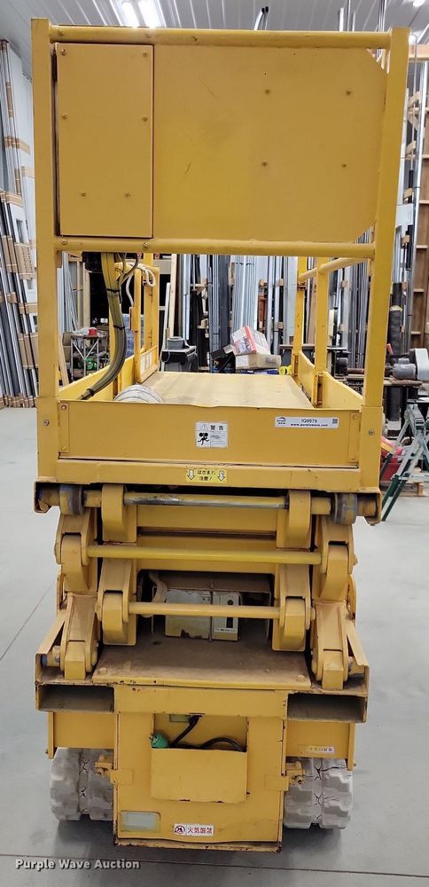 image for item IQ9879 Scissor lift