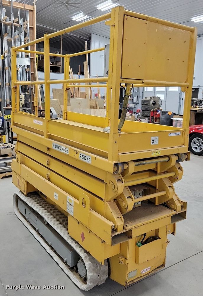 image for item IQ9879 Scissor lift