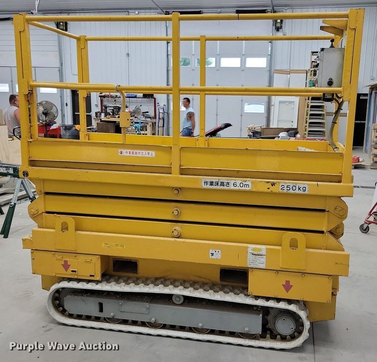 image for item IQ9879 Scissor lift