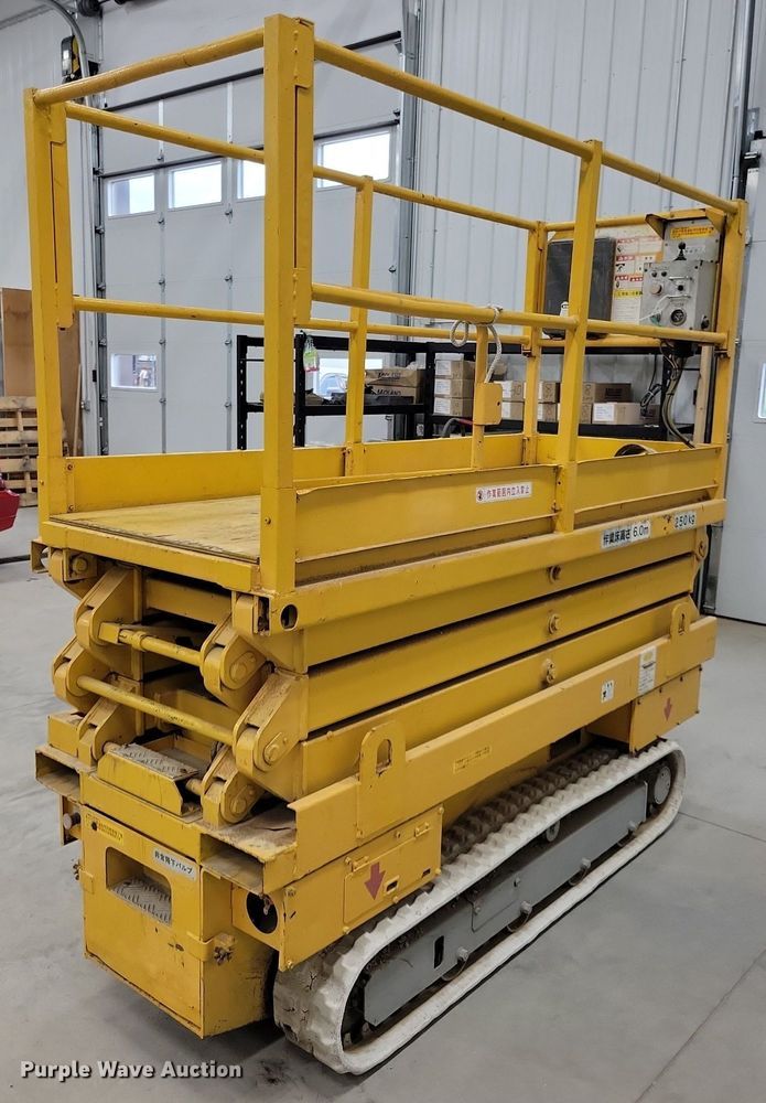 image for item IQ9879 Scissor lift