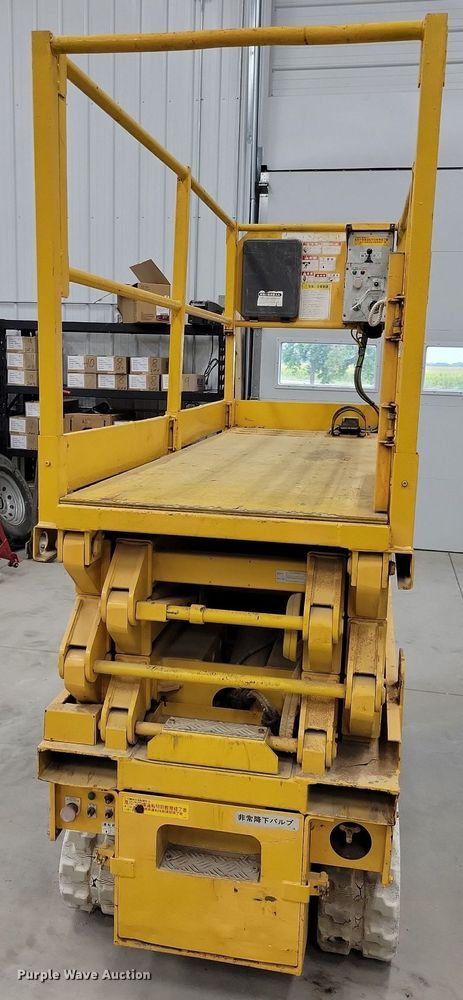 image for item IQ9879 Scissor lift