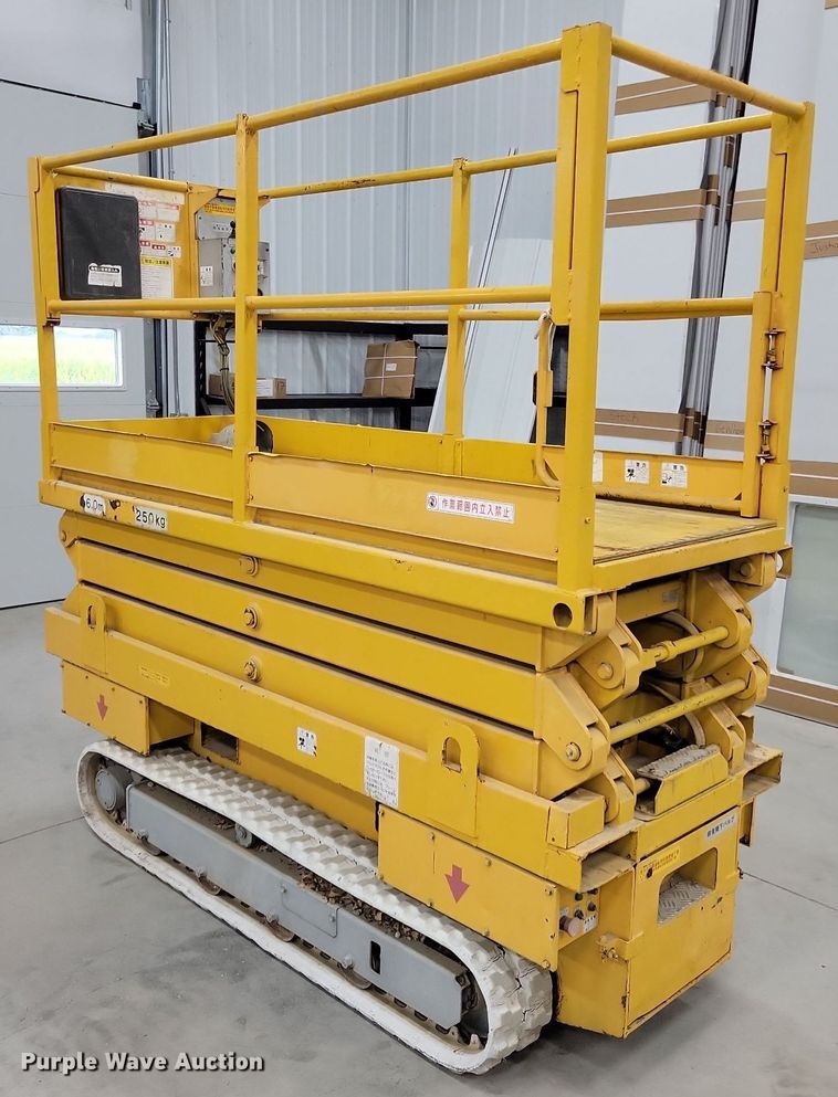 image for item IQ9879 Scissor lift