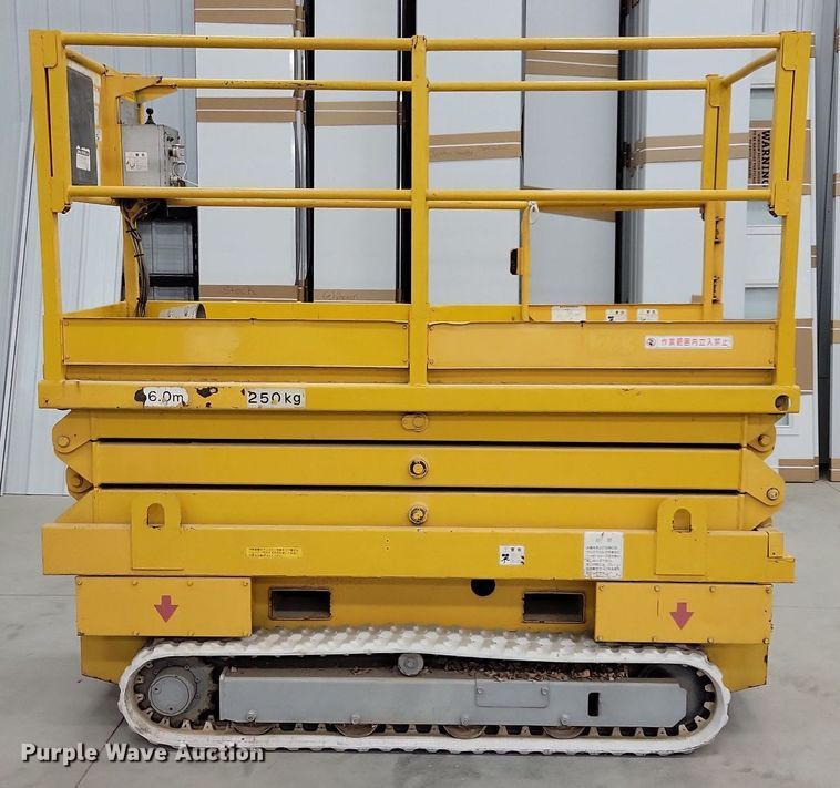 image for item IQ9879 Scissor lift