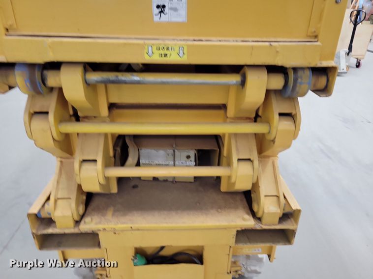 image for item IQ9879 Scissor lift