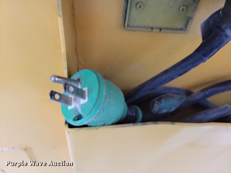 image for item IQ9879 Scissor lift