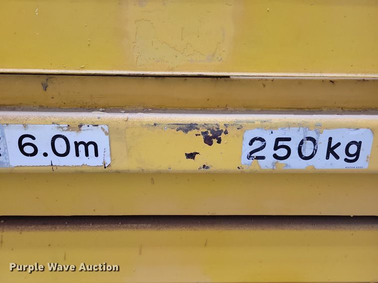 image for item IQ9879 Scissor lift