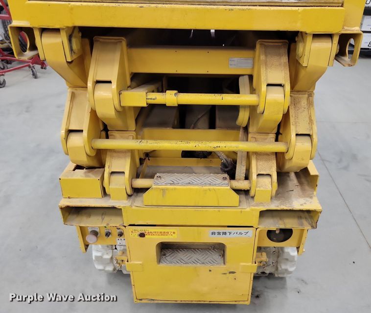 image for item IQ9879 Scissor lift