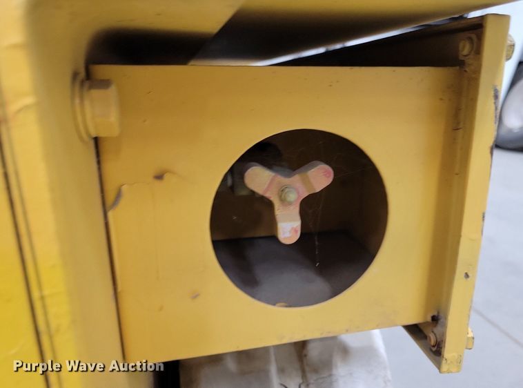 image for item IQ9879 Scissor lift