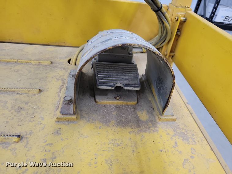 image for item IQ9879 Scissor lift