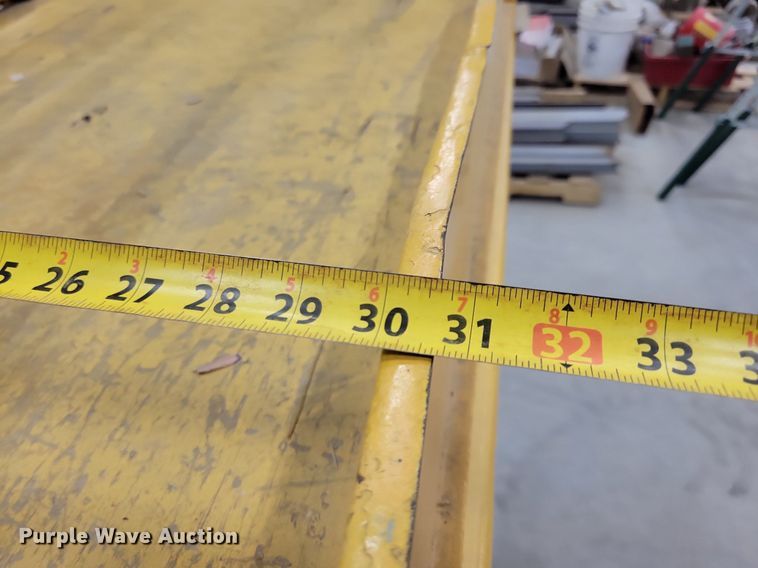 image for item IQ9879 Scissor lift