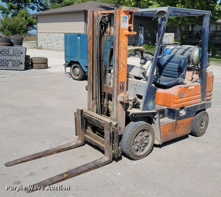image for item IQ9896 Toyota 5FGC20  forklift