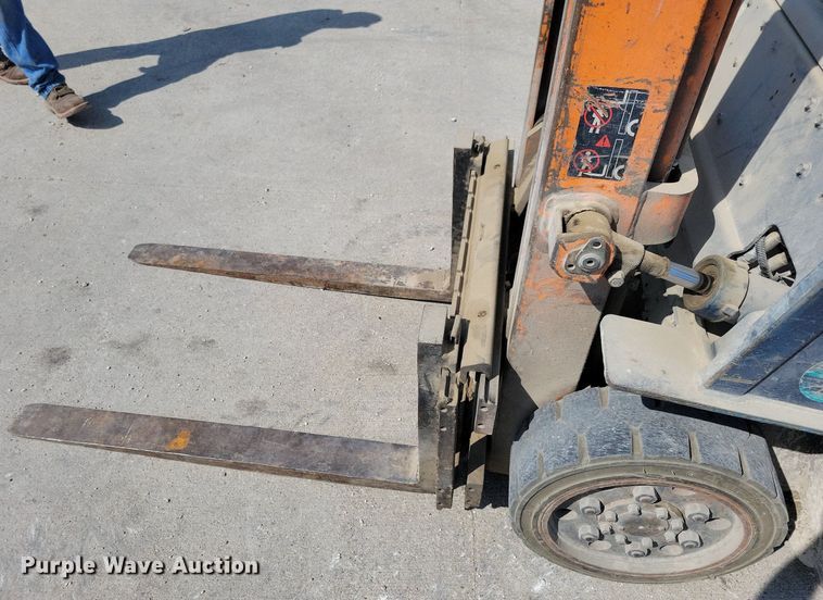 image for item IQ9896 Toyota 5FGC20  forklift