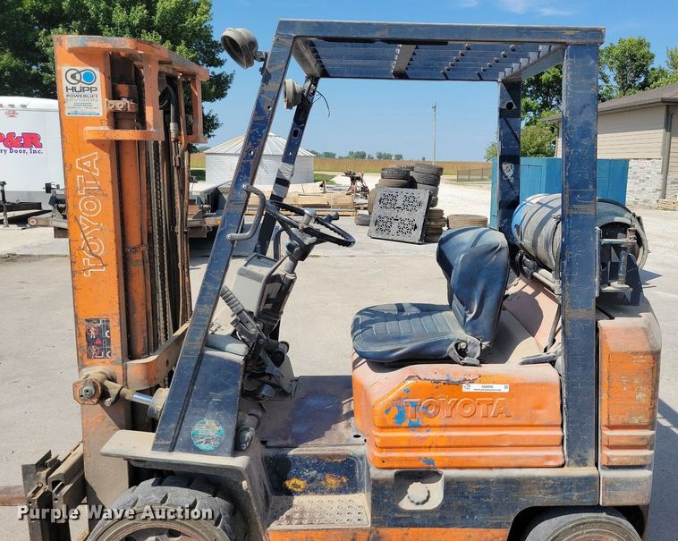 image for item IQ9896 Toyota 5FGC20  forklift