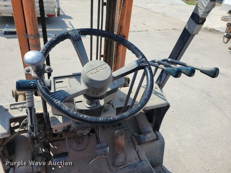 image for item IQ9896 Toyota 5FGC20  forklift