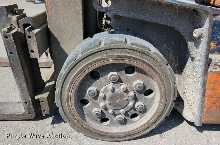 image for item IQ9896 Toyota 5FGC20  forklift