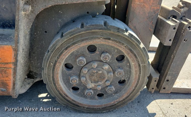 image for item IQ9896 Toyota 5FGC20  forklift