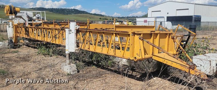 image for item JC9743 Gomaco C450  bridge deck finish machine