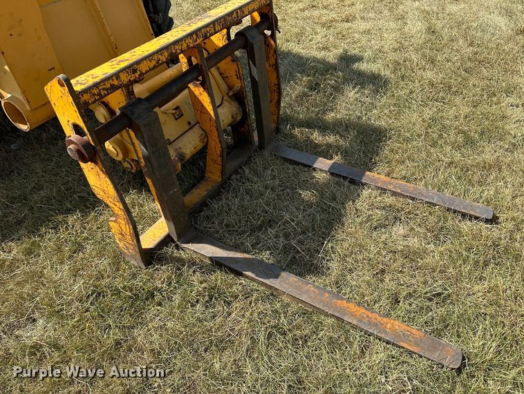 image for item JC9984 2000 JCB Loadall 520  telehandler