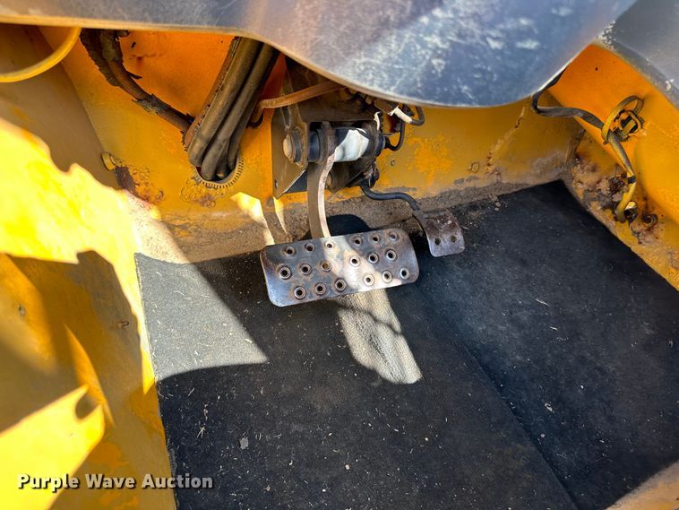 image for item JC9984 2000 JCB Loadall 520  telehandler