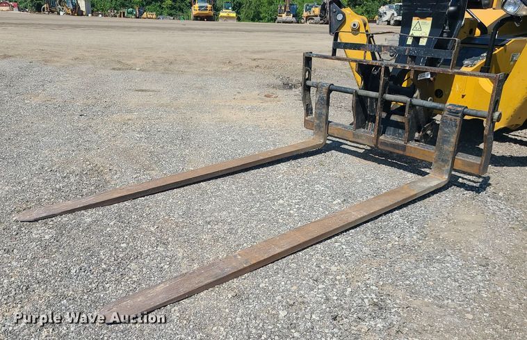 image for item JC9993 2017 Caterpillar TL1255D  telehandler